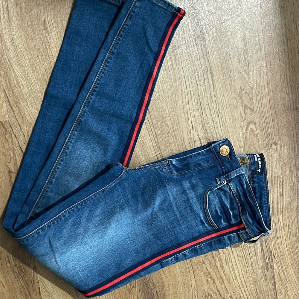 Jeans w/ red and navy blue strip detail.
